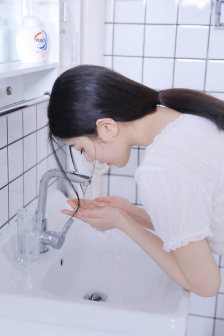 在教室伦流澡到高潮H爽视频